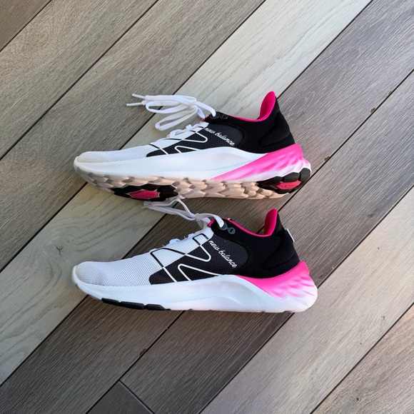 New Balance Running Fresh Foam Roav Women’s sneakers in white/pink - Picture 4 of 8